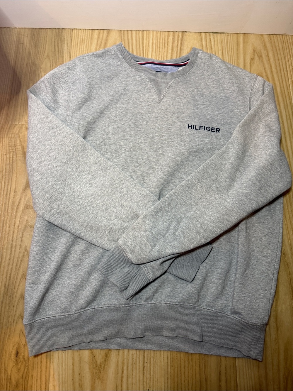 Tommy Hilfiger Men's Gray Crewneck Sweatshirt size large